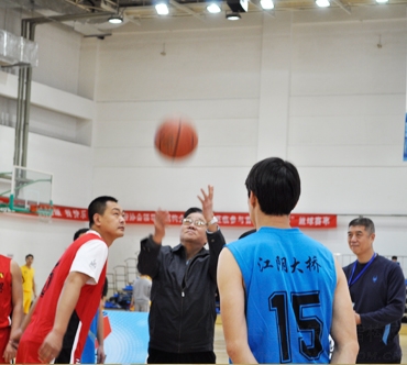 姚兵會(huì)長(zhǎng)與徐濟(jì)成共同開球